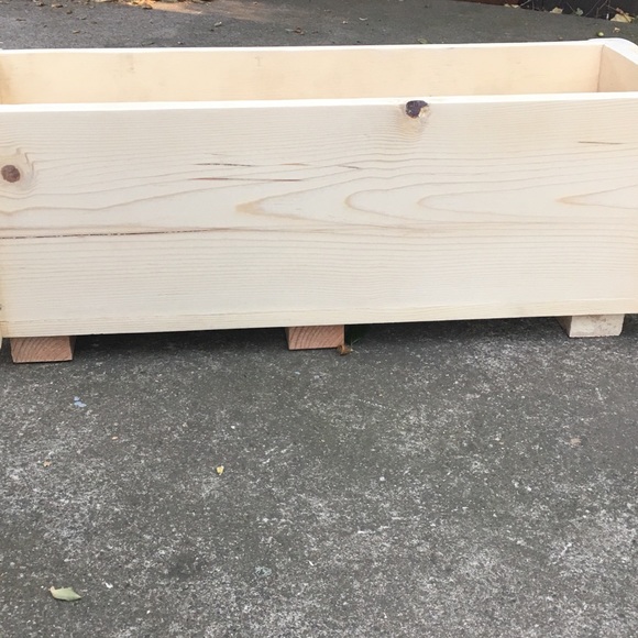 Planter box - Picture 1 of 9